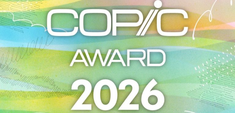 Официално графично изображение за конкурса COPIC AWARD 2026. Фонът е абстрактна композиция от вълнообразни хоризонтални слоеве в пастелни цветове – зелено, жълто, синьо и розово, имитиращи текстура на хартия и преливане на мастила. В центъра е разположен белият логото на COPIC AWARD 2026.