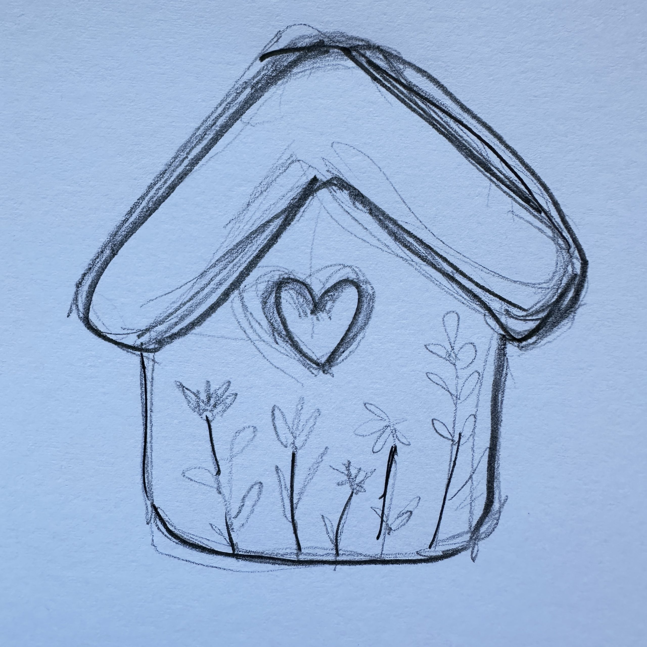 Първоначална скица с молив на къщичка с цветя, използвана като шаблон за сухо плъстене.